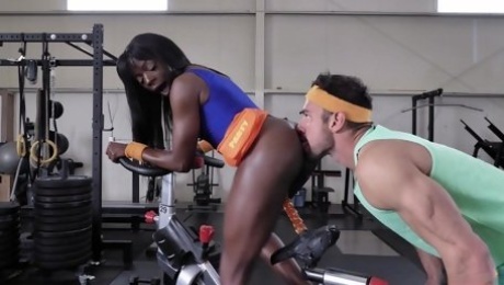 sext ebony Ana Foxxx have memorable sex with her friend at the gym