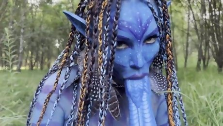 Neytiri destroys her Na'vi butthole with dildos while Jake fights sky people