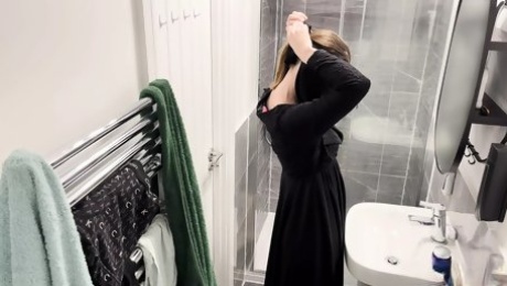 OMG!!! Hidden cam in AIRBNB apartment caught muslim arab girl in hijab taking shower and masturbate