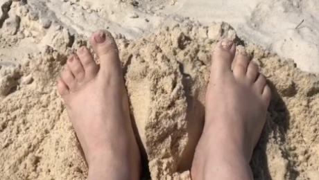 Get Nude On The Beach With Me - Feet Fetish